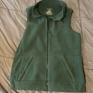 LL Bean women’s Mountain Classic fleece vest, size small